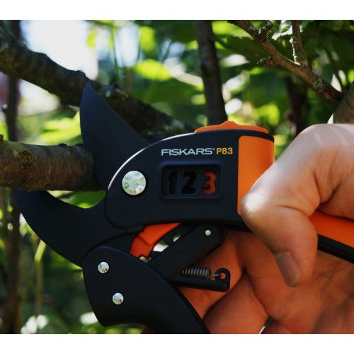 Секатор контактний Fiskars з храповим механізмом Р83 (1000575)