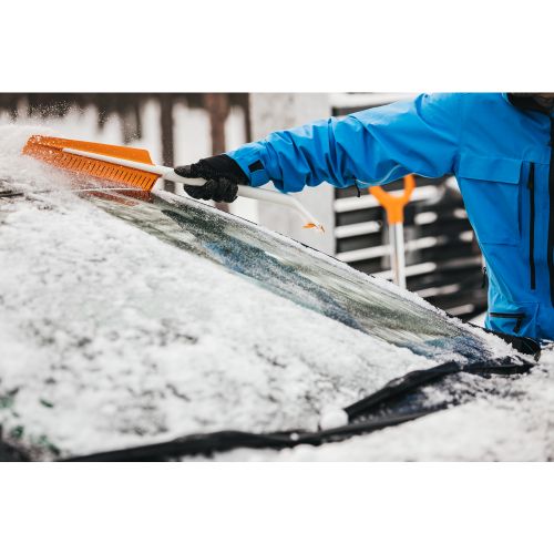 Автомобільна щітка та скребок Fiskars SnowXpert™ (1019352)