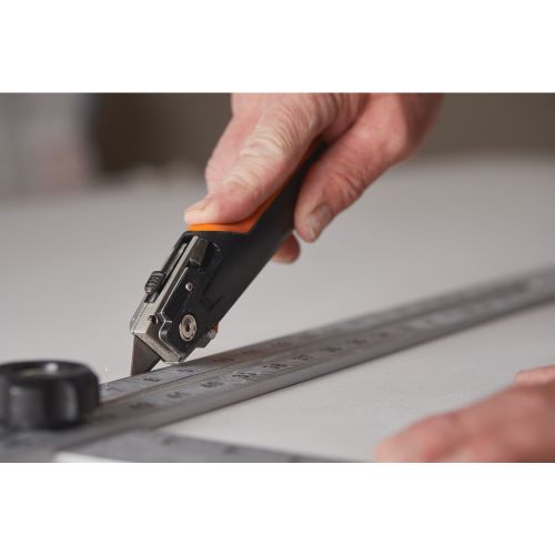 Будівельний ніж Fiskars Pro CarbonMax з пилкою (1027226)