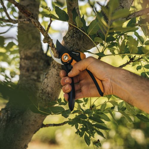 Плоскостной секатор Fiskars Plus™ SmartFit™ P541 (1057169)