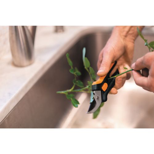 Секатор для квітів Fiskars Solid™ SP14 (1051601)