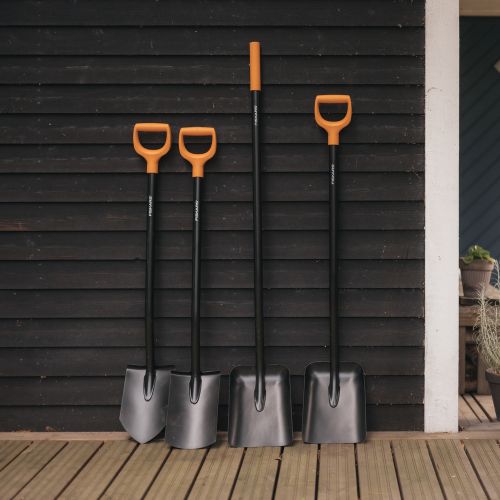 Загострена лопата Fiskars Solid (1066716)